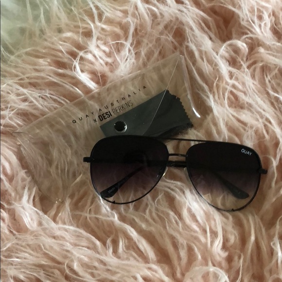 QUAY x Desi High Key Fades Black Original Size - Picture 4 of 4